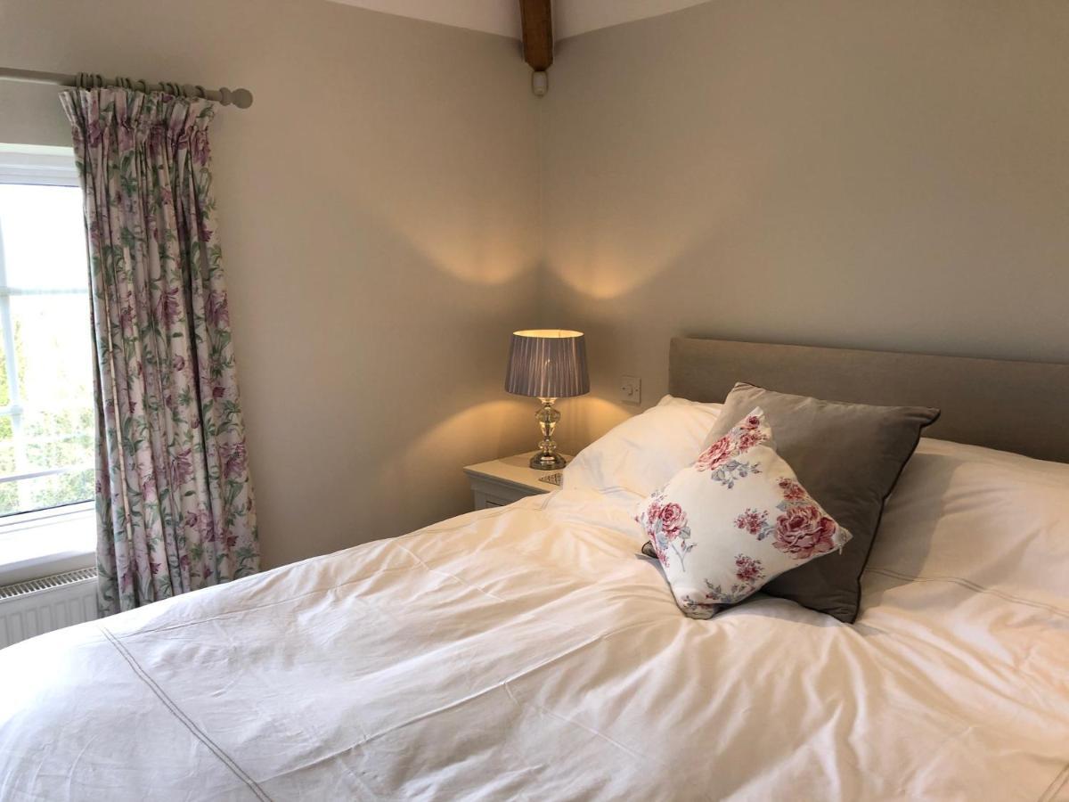 Whiteways Farmhouse Buckland Newton エクステリア 写真
