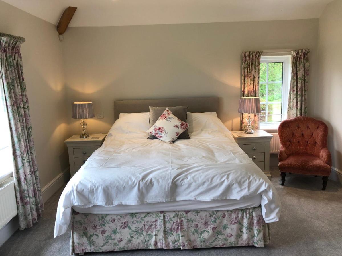 Whiteways Farmhouse Buckland Newton エクステリア 写真
